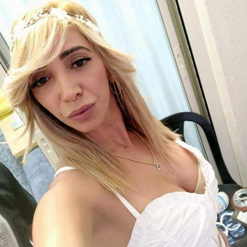 Fraichement divorcée je cherche une bite